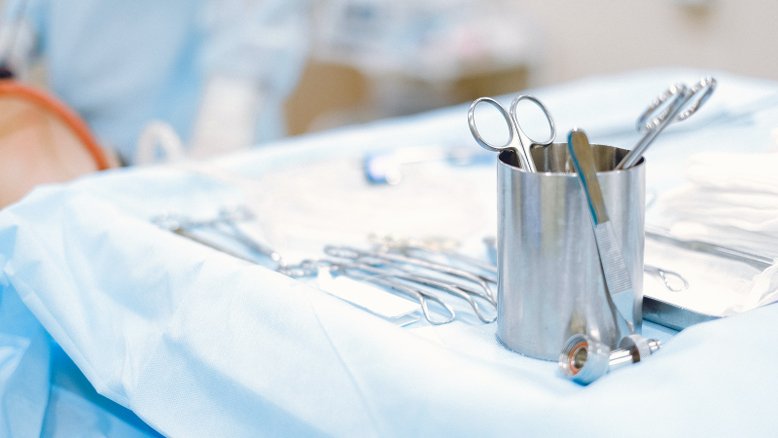 MG: Mulher morre após passar por lipoaspiração e colocar prótese de silicone