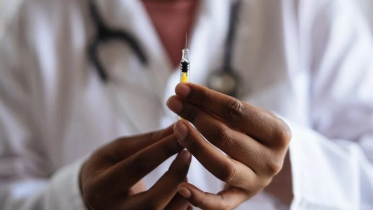 Anvisa recebe pedido de registro da vacina Covovax, produzida na Índia