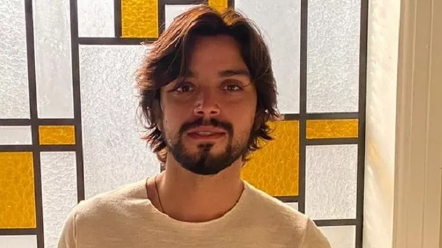 Caso Rodrigo Simas: psicólogo analisa dificuldade que o ator teve em revelar bissexualidade