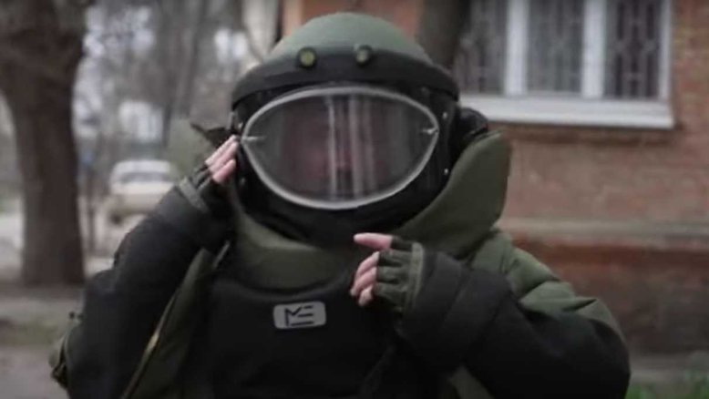 Ucranianos desativam minas russas em Kharkiv
