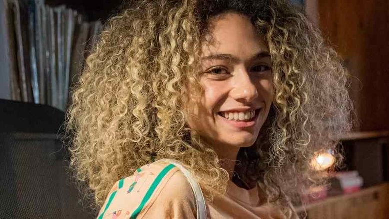 Atriz Victoria Rossetti comenta cenas quentes na novela 'Pantanal', da TV Globo