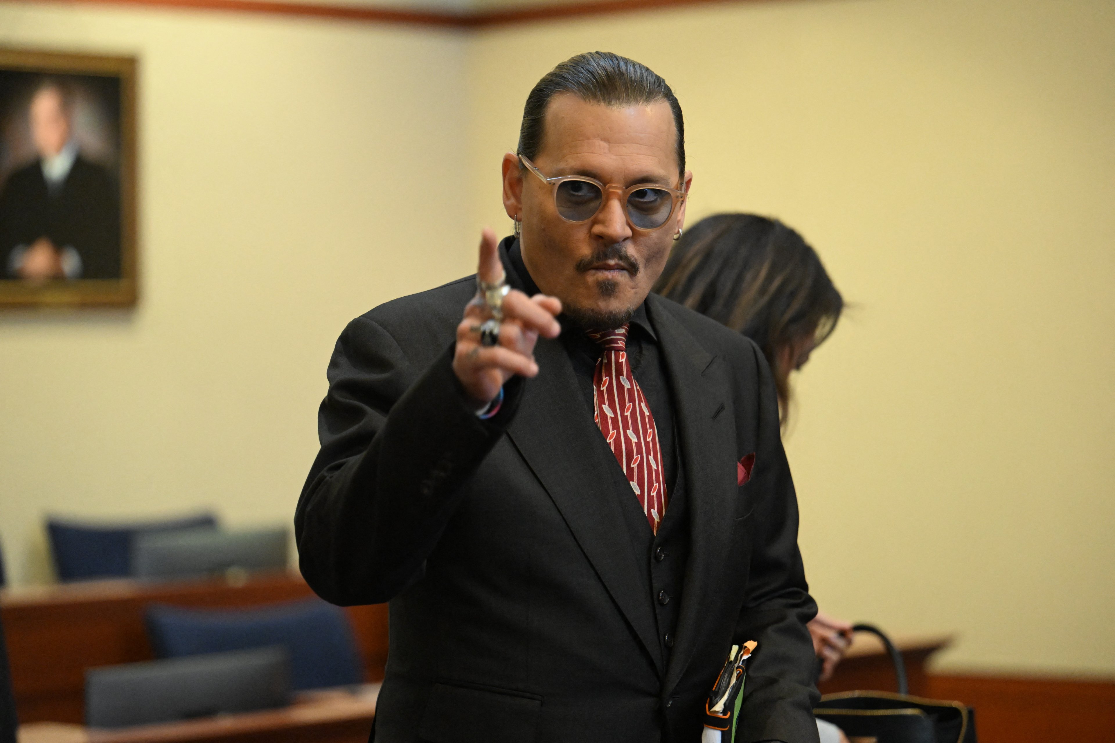 Disputa judicial entre Depp e Heard tem acusações de fezes na cama, violência sexual com garrafa e Elon Musk 6 Disputa judicial entre Depp e Heard tem acusações de fezes na cama, violência sexual com garrafa e Elon Musk