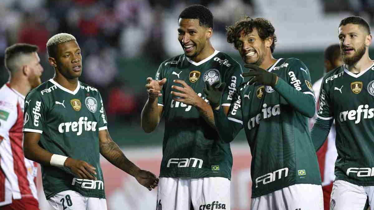 Palmeiras massacra Petrolero por 5 a 0 e garante vaga nas oitavas da Libertadores