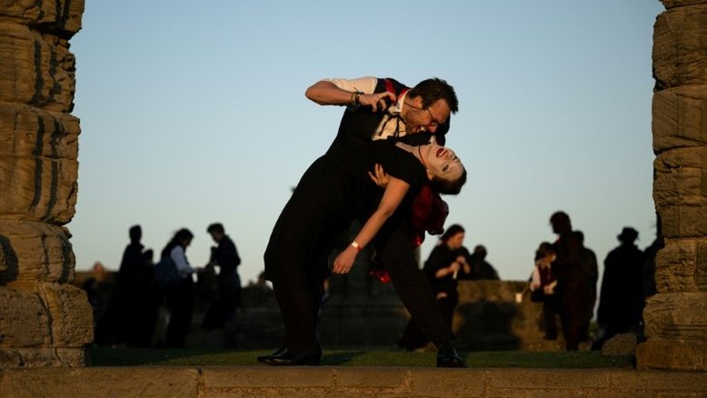 Fãs de 'Drácula' batem recorde de vampiros no Reino Unido