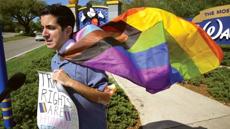 PRESSÃO INTERNA Funcionários e opinião pública se revoltaram ao descobrir que a empresa havia financiado políticos que apoiam o projeto de lei “Não diga gay”