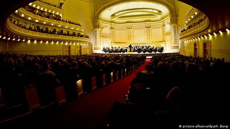 1891: Inauguração do Carnegie Hall em Nova York
