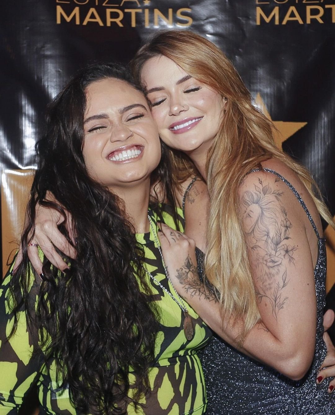 Luiza faz 1ª apresentação após morte de Maurílio e ganha declaração de Marcela MC Gowan