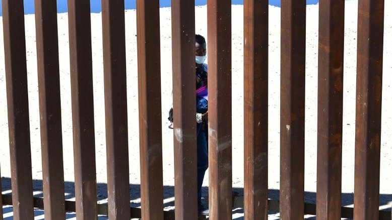 Na fronteira dos EUA, muro aumenta o sofrimento dos migrantes