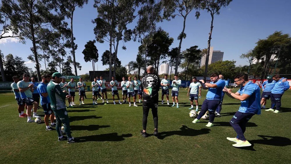 Deyverson se emociona em despedida do elenco do Palmeiras: 'Me receberam de volta' 4 Deyverson se emociona em despedida do elenco do Palmeiras: 'Me receberam de volta'