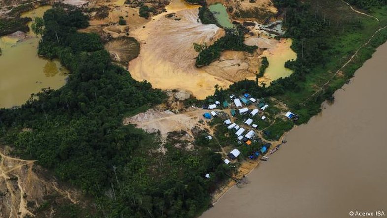 Omissão e violência marcam os 30 anos da Terra Indígena Yanomami