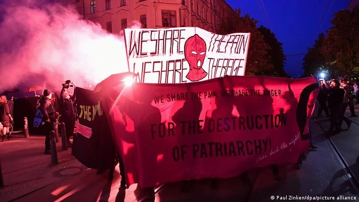 Mulheres dão início aos protestos de 1º de maio em Berlim