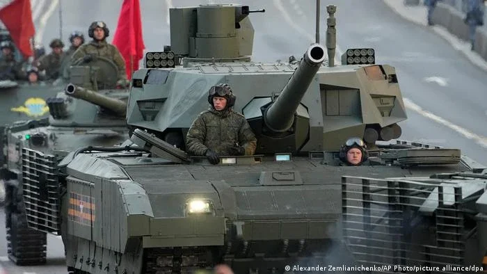 No Dia da Vitória, Rússia explora guerra na Ucrânia