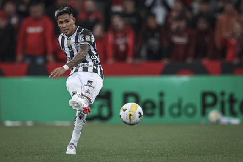 Zaracho tem lesão constatada e fica de fora contra o Dell Vale; Sasha é titular Zaracho tem lesão constatada e fica de fora contra o Dell Vale; Sasha é titular