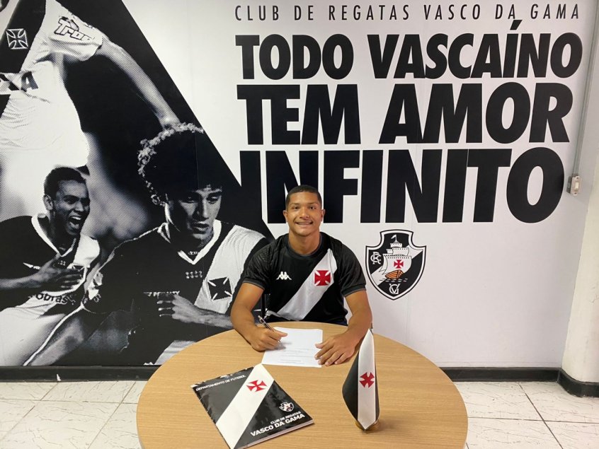 Destaque do sub-17, atacante assina primeiro contrato profissional com o  Corinthians, corinthians