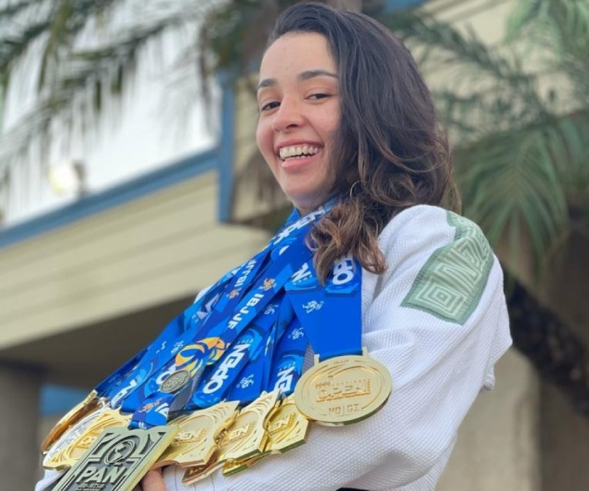 Jhenifer Aquino conquista mais um ouro e desponta como uma das favoritas ao pódio do Mundial da IBJJF Jhenifer Aquino conquista mais um ouro e desponta como uma das favoritas ao pódio do Mundial da IBJJF