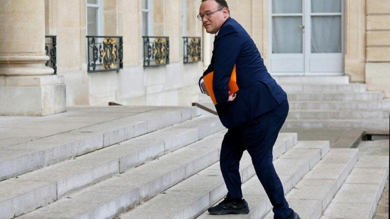 Novo ministro francês é acusado de estupros