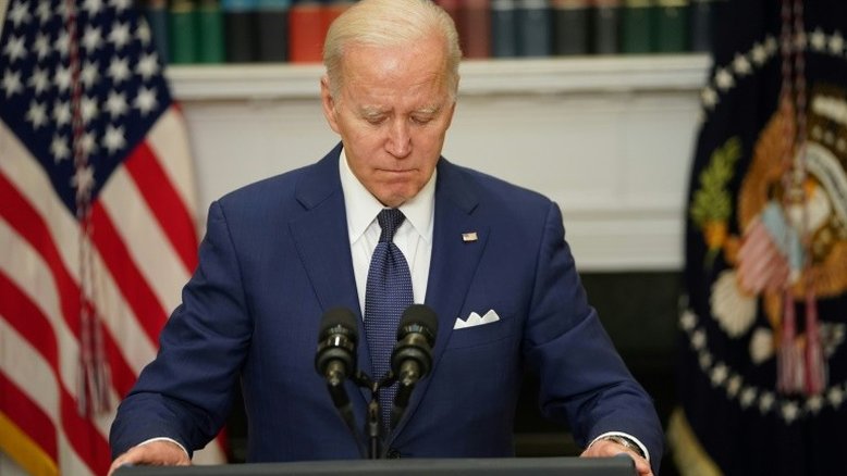 Biden pede que americanos enfrentem 'lobby das armas'
