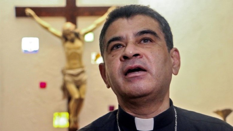 Polícia da Nicarágua impede acesso a paróquia, denuncia religioso em jejum