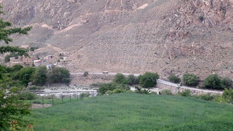 Civis afegãos fogem em massa de combates em Panjshir