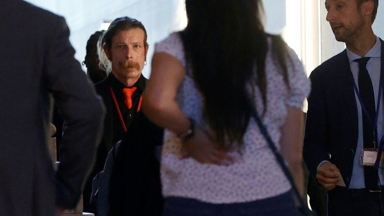 Atentados de 2015 em Paris mudaram a vida de cantor da Eagles of Death Metal