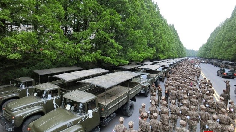 Coreia do Norte mobiliza exército para combater surto de covid