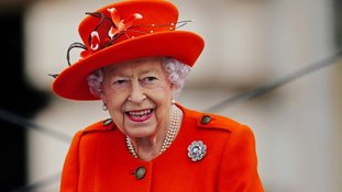 A rainha faz a Inglaterra sorrir novamente