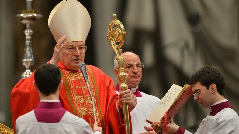 Morre o cardeal Sodano, ex-braço direito de João Paulo II e Bento XVI