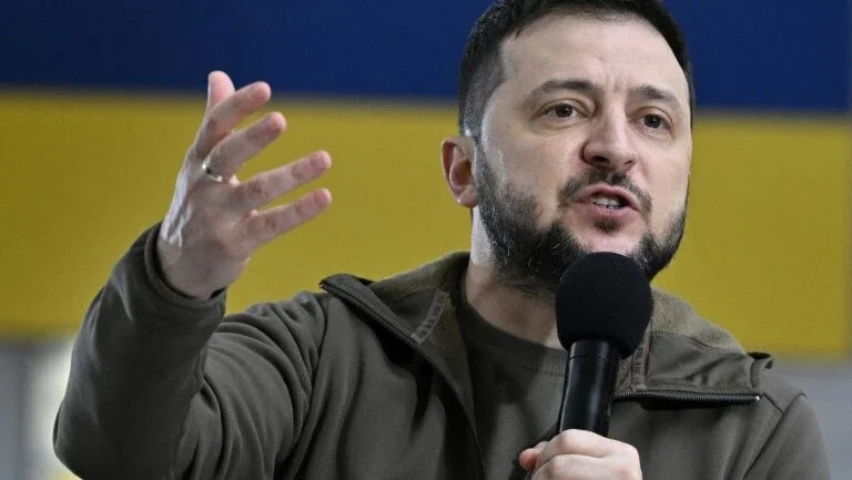 Zelensky acusa Rússia de cometer genocídio no Donbass