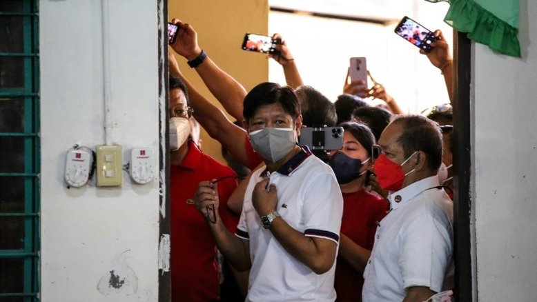 Filho do ex-ditador Marcos vence eleição presidencial nas Filipinas