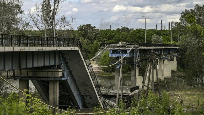 Rússia intensifica ataques no leste da Ucrânia, que aguarda primeira sentença por crimes de guerra