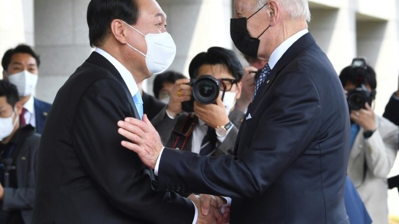 Biden viaja para o Japão após alerta sobre ameaça norte-coreana