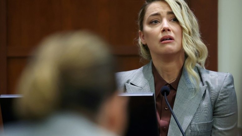 Amber Heard diz sofrer ameaças de morte em julgamento contra Johnny Depp