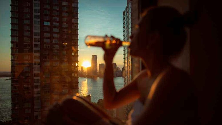 Beber uma cerveja todo dia pode fazer o cérebro encolher, diz estudo (Foto: iStock)