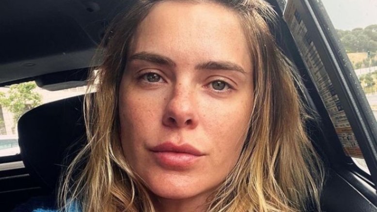 'Vão fazer uma oração', diz Carolina Dieckmann ao se irritar com boatos de que fez harmonização facial