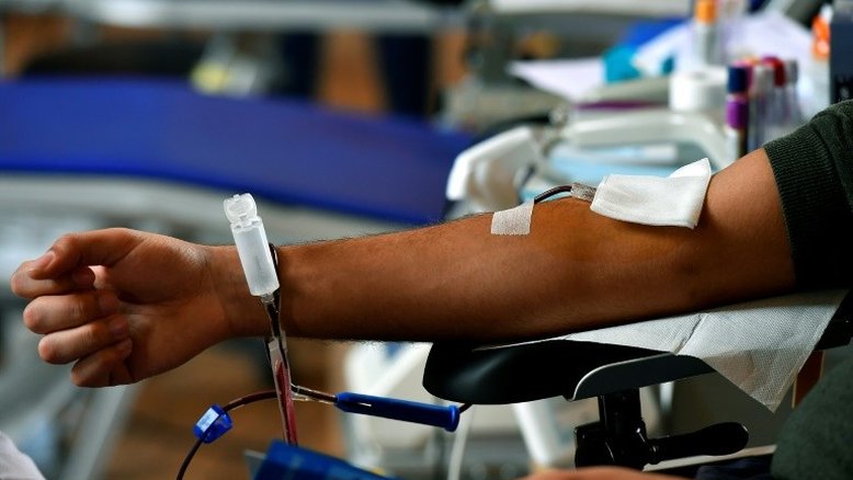 Colômbia põe fim a restrições para que homens homossexuais doem sangue