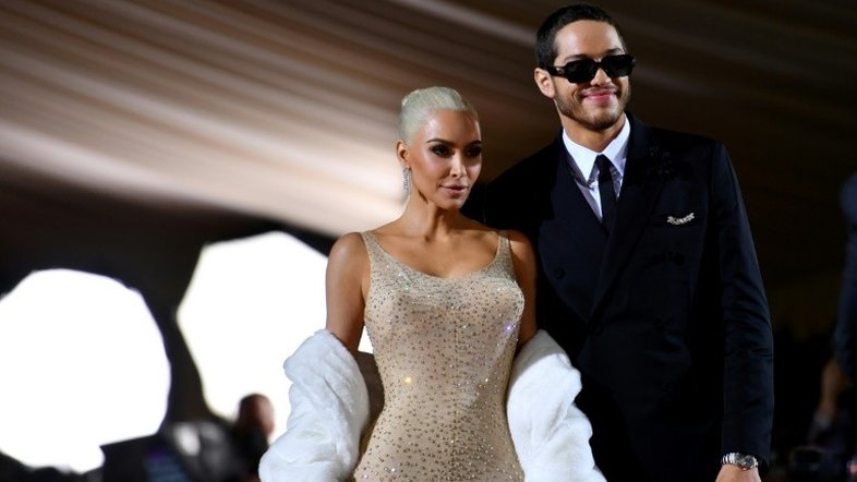 Kim Kardashian e Pete Davidson terminam namoro após nove meses juntos