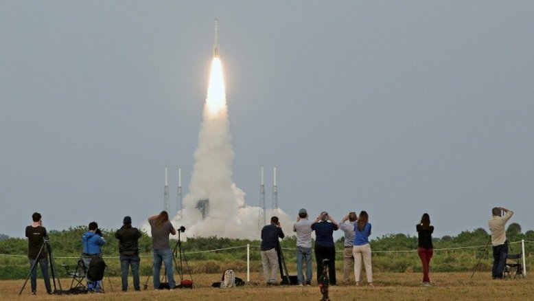Cápsula da Boeing decola rumo à ISS em teste-chave