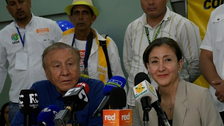 Íngrid Betancourt desiste de disputa pela presidência da Colômbia