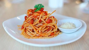 Vídeo: Aprenda a fazer o melhor espaguete com molho de tomate