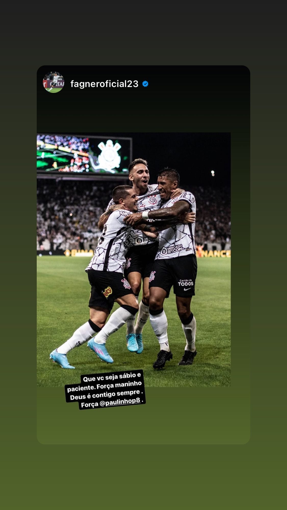 Paulinho recebe apoio de jogadores por conta de lesão grave no joelho