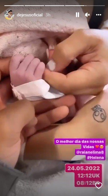 Nasce Helena, primeira filha do atacante Gabriel Jesus; confira 4 Nasce Helena, primeira filha do atacante Gabriel Jesus; confira