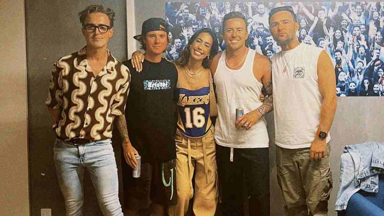 Gabi Brandt se emociona ao conhecer a banda McFly: 'Gabi de 12 anos, a gente conseguiu'