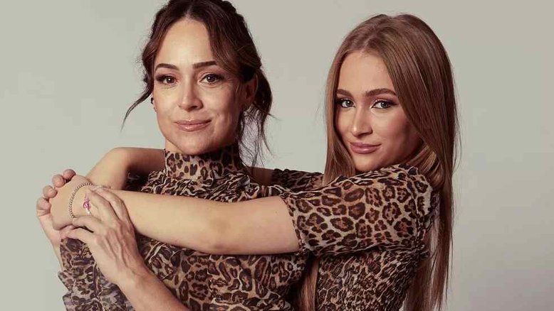 Fotos: Semelhança entre Gabriela Duarte e a filha de 15 anos impressiona
