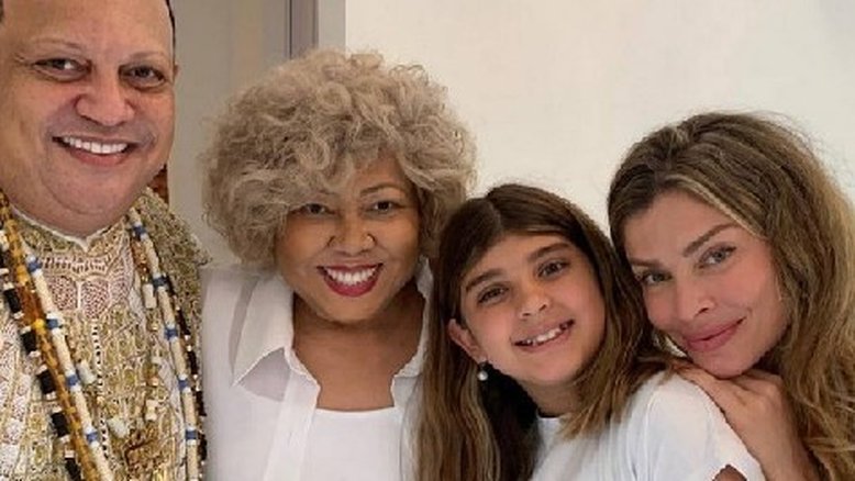 Grazi Massafera leva filha a festa em terreiro de candomblé