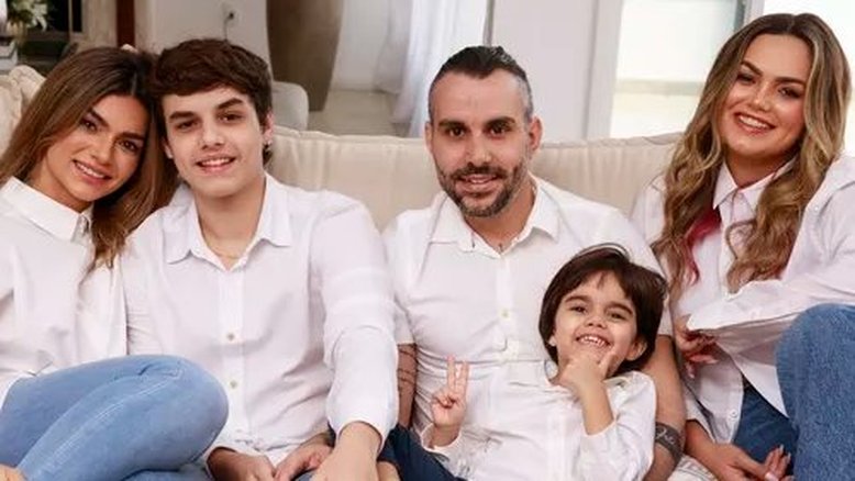 Kelly Key e família. Foto: Lúcio Luna/Divulgação