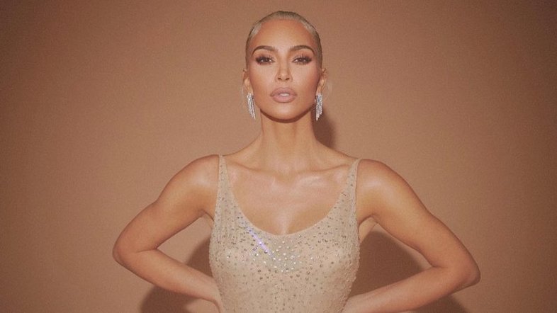 Kim Kardashian usa vestido de Marilyn Monroe e se emociona: 'Eternamente grata'