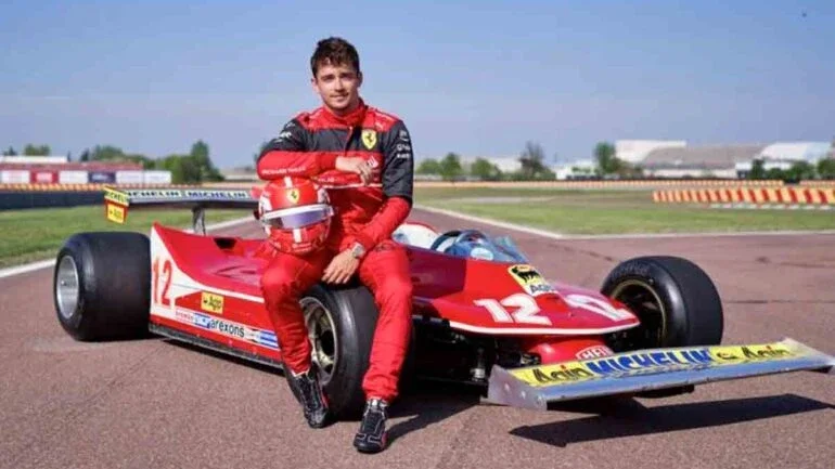 Vídeo: Leclerc dirige Ferrari de Villeneuve de 1979 em homenagem