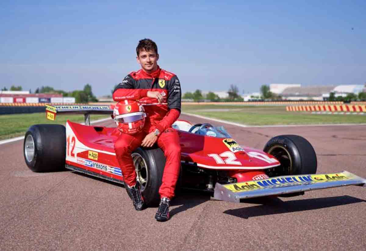 Vídeo: Leclerc dirige Ferrari de Villeneuve de 1979 em homenagem