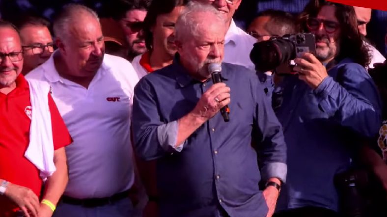 Lula diz que 'alguém melhor que Bolsonaro' ganhará as eleições