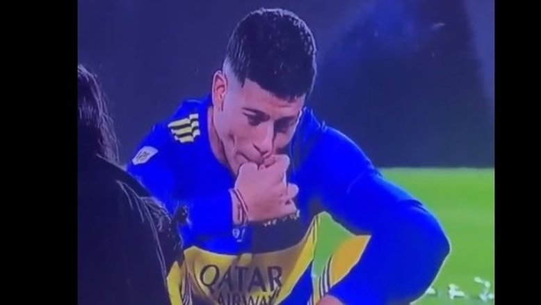 Rojo, do Boca Juniors, brinca ao ser flagrado fumando após título: 'Tinha que vencer primeiro'; veja o vídeo